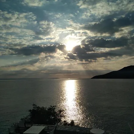 Smyros Otel 4*