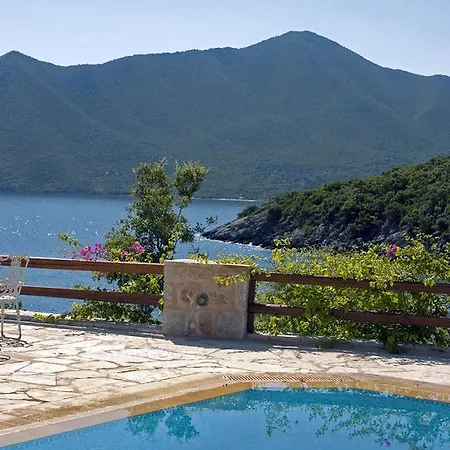 Otel Smyros 4*